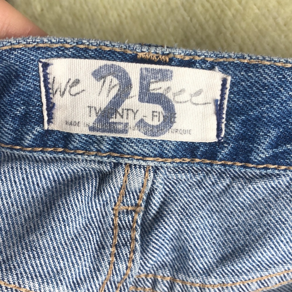 WE THE FREE Mid Wash Distressed Cropped High Rise Bottom Closure Straight Jeans - Picture 7 of 9